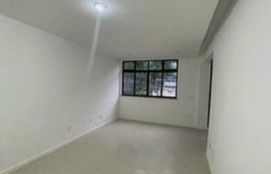 Imagem: O apartamento possui 3 Dormitórios, 1 Banheiro, 1 Vaga na garagem