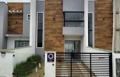 Imagem: A casa possui 2 Dormitórios, 2 Banheiros, 1 Vaga na garagem