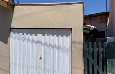 Imagem: A casa possui 2 Dormitórios, 1 Banheiro, 140m² de Área e