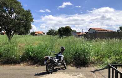 Imagem: O terreno possui 250m² de Área e está localizado em Luzimangues