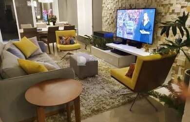 Imagem: A casa possui 4 Dormitórios, 5 Banheiros, 2 Vagas na garagem