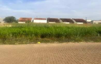 Imagem: O terreno possui 250m² de Área e está localizado em Aeroporto