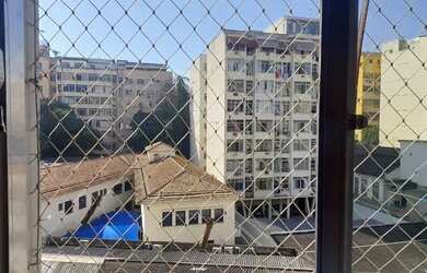 Imagem: O apartamento possui 2 Dormitórios, 2 Banheiros, 69m² de Área