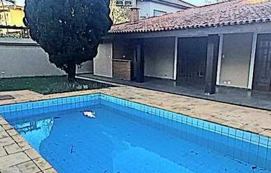 Imagem: A casa em condomínio possui 4 Dormitórios, 5 Banheiros, 5