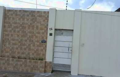 Imagem: A casa possui 3 Dormitórios, 1 Banheiro, 4 Vagas na garagem