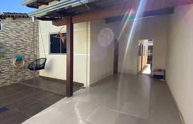 Imagem: A casa e possui 2 Dormitórios, 2 Banheiros, 2 Vagas na garagem