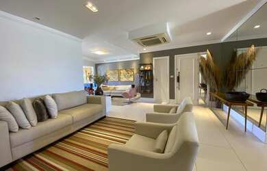 Imagem: A casa possui 3 Dormitórios, 4 Banheiros, 3 Vagas na garagem