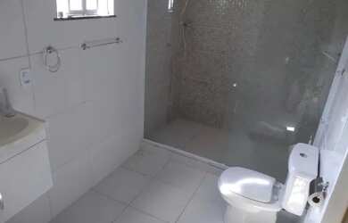 Imagem: A casa possui 1 Dormitório, 2 Banheiros, 1 Vaga na garagem