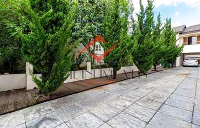 Imagem: A casa possui 4 Dormitórios, 4 Banheiros, 5 Vagas na garagem