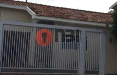 Imagem: A casa possui 2 Dormitórios, 2 Banheiros, 1 Vaga na garagem