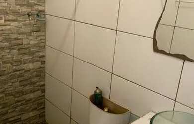 Imagem: A casa possui 1 Dormitório e 1 Banheiro e está localizado