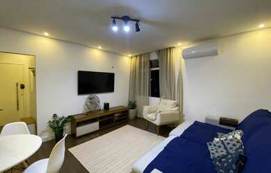 Imagem: O apartamento possui 2 Dormitórios, 1 Banheiro, 1 Vaga na garagem