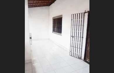 Imagem: A casa possui 2 Dormitórios, 2 Banheiros e está localizado