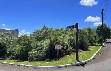 Imagem: O terreno possui 779m² de Área e está localizado em Gramado