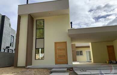 Imagem: A casa possui 3 Dormitórios, 4 Banheiros, 2 Vagas na garagem