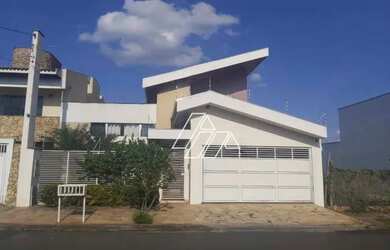 Imagem: A casa à venda possui 3 Dormitórios, 3 Banheiros, 2 Vagas