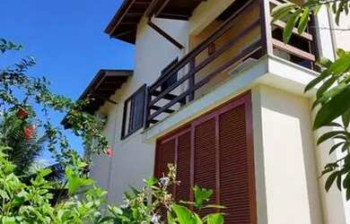 Imagem: A casa possui 4 Dormitórios, 5 Banheiros, 1 Vaga na garagem