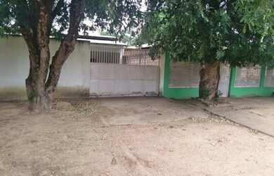 Imagem: A casa possui 2 Dormitórios, 1 Banheiro, 1 Vaga na garagem