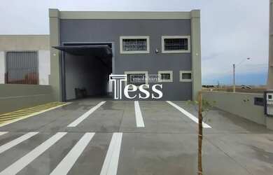 Imagem: O depósito possui 4 Vagas na garagem, 237m² de Área e está