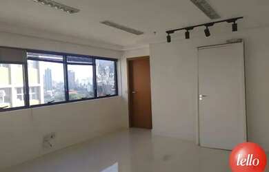 Imagem: O depósito possui 1 Vaga na garagem, 48m² de Área e está