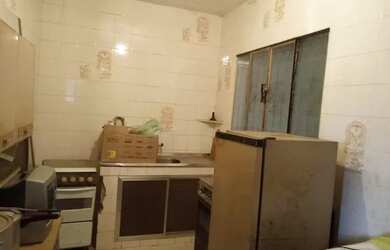 Imagem: A casa possui 1 Dormitório, 1 Banheiro, 2 Vagas na garagem