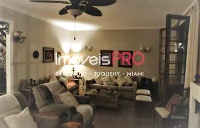 Imagem: A casa possui 4 Dormitórios, 5 Banheiros, 2 Vagas na garagem