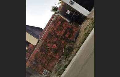 Imagem: A casa possui 1 Dormitório, 1 Banheiro, 2 Vagas na garagem