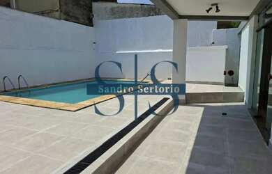 Imagem: A casa possui 3 Dormitórios, 4 Banheiros, 5 Vagas na garagem