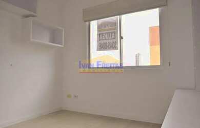 Imagem 11: Amplo apartamento semimobiliado com sacada no Novo Mundo