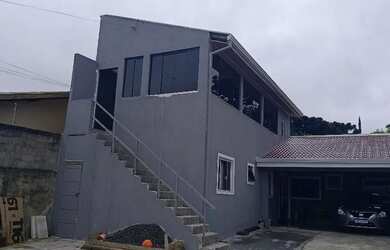 Imagem: A casa possui 3 Dormitórios, 3 Banheiros, 2 Vagas na garagem