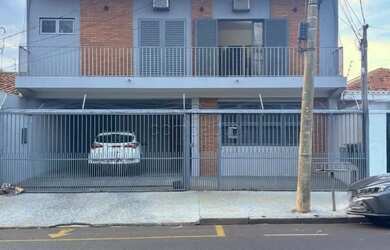 Imagem: A casa possui 4 Dormitórios, 5 Banheiros, 2 Vagas na garagem