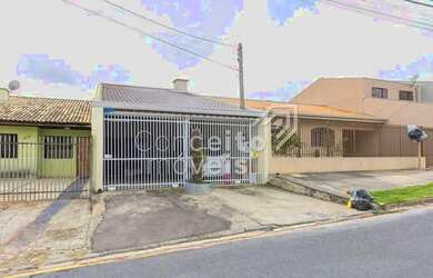 Imagem: A casa possui 3 Dormitórios, 3 Banheiros, 2 Vagas na garagem