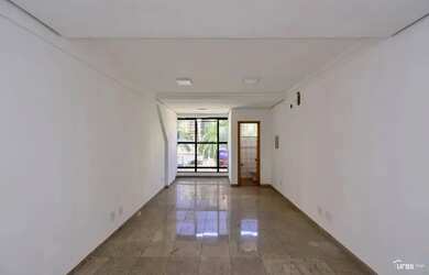 Imagem: O depósito possui 1 Vaga na garagem, 32m² de Área e está