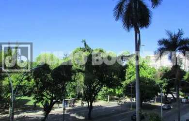 Imagem: O apartamento possui 4 Dormitórios, 3 Banheiros, 1 Vaga na