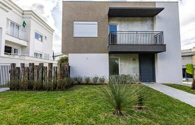 Imagem: A casa em condomínio possui 4 Dormitórios, 3 Banheiros, 4