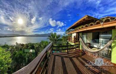 Imagem: A casa possui 3 Dormitórios, 3 Banheiros, 1 Vaga na garagem