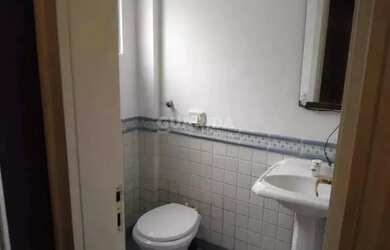 Imagem 10: Apartamento com 1 dormitório, lareira e sacada em bairro arborizado