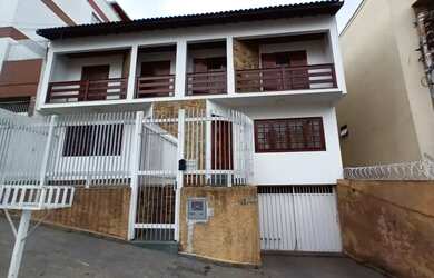 Imagem: A casa e possui 4 Dormitórios, Suítes, 4 Banheiros, 2 Vagas