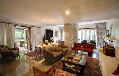 Imagem: A casa em condomínio possui 4 Dormitórios, 5 Banheiros, 5