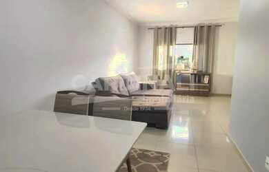 Imagem: A casa possui 3 Dormitórios, 1 Banheiro, 3 Vagas na garagem