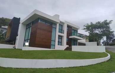 Imagem: A casa em condomínio possui 3 Dormitórios, 4 Banheiros, 2