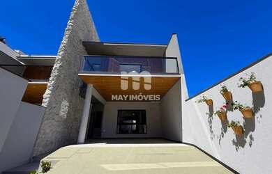 Imagem: A casa possui 3 Dormitórios, 3 Banheiros, 3 Vagas na garagem