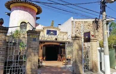 Imagem: O depósito possui 5 Vagas na garagem, 550m² de Área e está