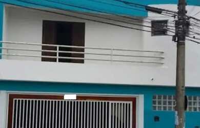 Imagem: A casa possui 3 Dormitórios, 5 Banheiros, 3 Vagas na garagem