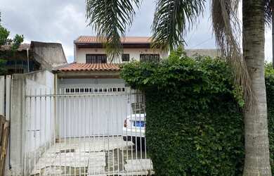 Imagem: A casa possui 2 Dormitórios, 3 Banheiros, 2 Vagas na garagem