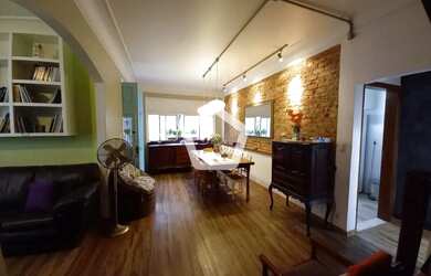 Imagem: A casa possui 3 Dormitórios, 1 Banheiro, 1 Vaga na garagem