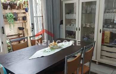 Imagem: A casa possui 3 Dormitórios, 2 Banheiros, 3 Vagas na garagem