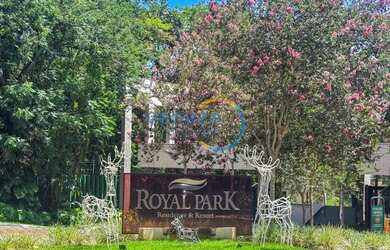 Imagem: A casa possui 5 Dormitórios, 5 Banheiros, 4 Vagas na garagem