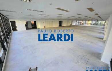 Imagem: O depósito possui 5 Vagas na garagem, 485m² de Área e está