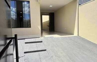 Imagem: A casa à venda possui 3 Dormitórios, 2 Banheiros, 2 Vagas